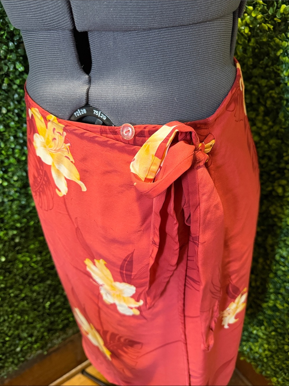 Tommy Bahama Red Floral Women's Swim Sarong Wrap - Picture 2 of 7